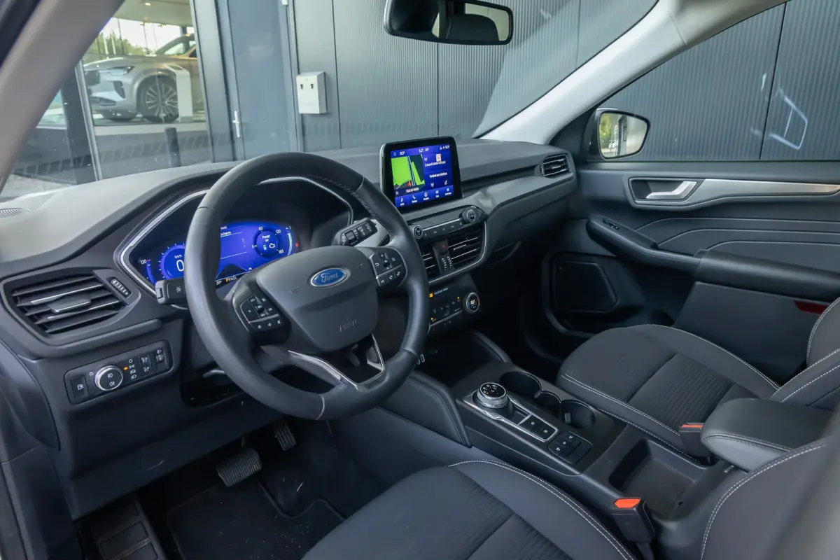 2.5 PHEV Titanium | Winter-pack | Camera | Apple carplay / andriod auto | Standkachel | Navigatie incl. bluetooth