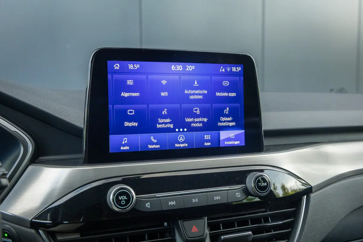 2.5 PHEV Titanium | Winter-pack | Camera | Apple carplay / andriod auto | Standkachel | Navigatie incl. bluetooth