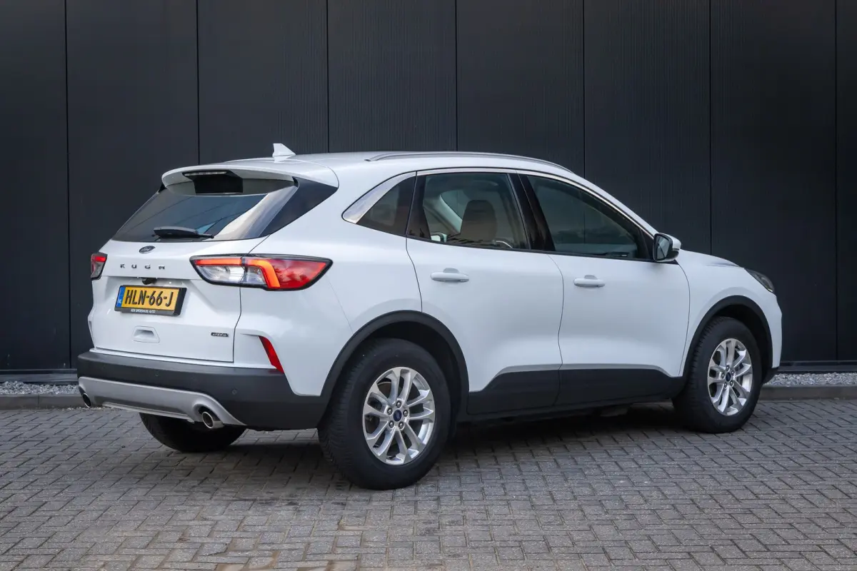 2.5 PHEV Titanium | Winter-pack | Camera | Apple carplay / andriod auto | Standkachel | Navigatie incl. bluetooth