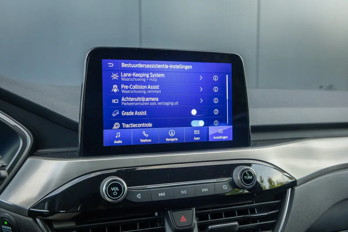 2.5 PHEV Titanium | Winter-pack | Camera | Apple carplay / andriod auto | Standkachel | Navigatie incl. bluetooth