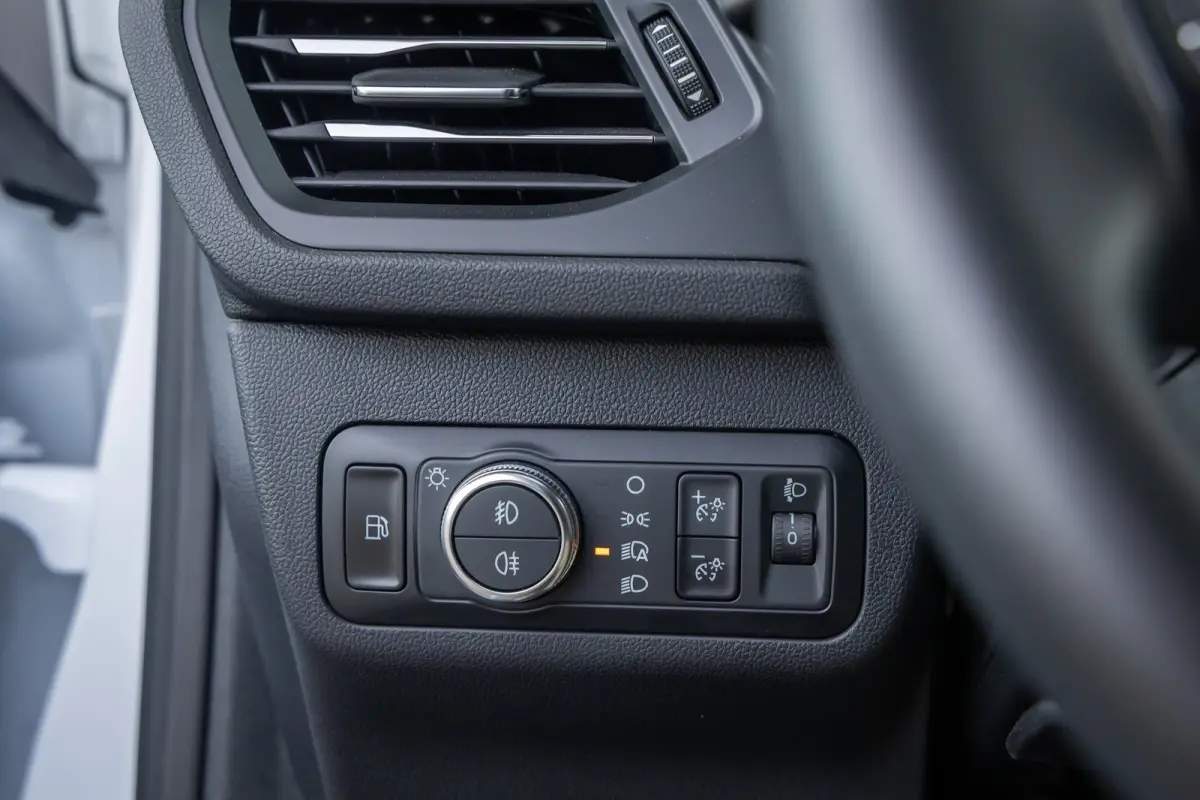 2.5 PHEV Titanium | Winter-pack | Camera | Apple carplay / andriod auto | Standkachel | Navigatie incl. bluetooth