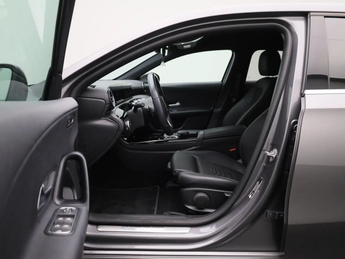 180 Business Solution | Automaat | Navigatie | Achteruitrijcamera | Stoelverwarming | Wide Screen Virtual Cockpit | Cruise Control | Climate Control | Parkeersensoren | Bluetooth | LED | Led