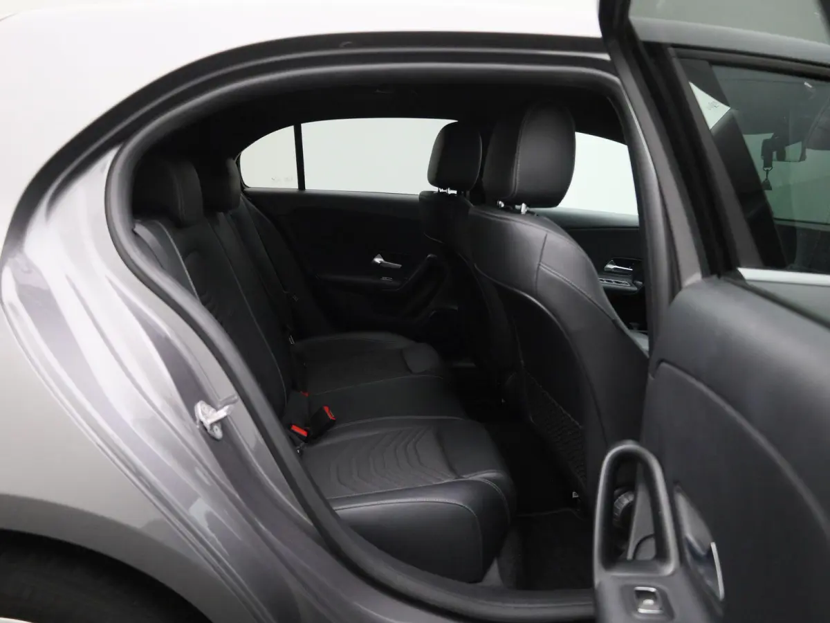 180 Business Solution | Automaat | Navigatie | Achteruitrijcamera | Stoelverwarming | Wide Screen Virtual Cockpit | Cruise Control | Climate Control | Parkeersensoren | Bluetooth | LED | Led