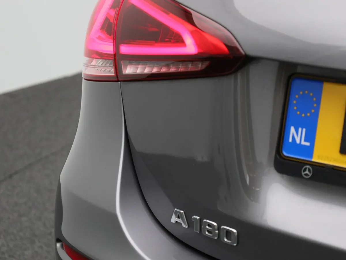 180 Business Solution | Automaat | Navigatie | Achteruitrijcamera | Stoelverwarming | Wide Screen Virtual Cockpit | Cruise Control | Climate Control | Parkeersensoren | Bluetooth | LED | Led