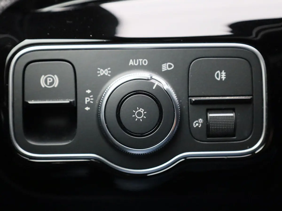 180 Business Solution | Automaat | Navigatie | Achteruitrijcamera | Stoelverwarming | Wide Screen Virtual Cockpit | Cruise Control | Climate Control | Parkeersensoren | Bluetooth | LED | Led