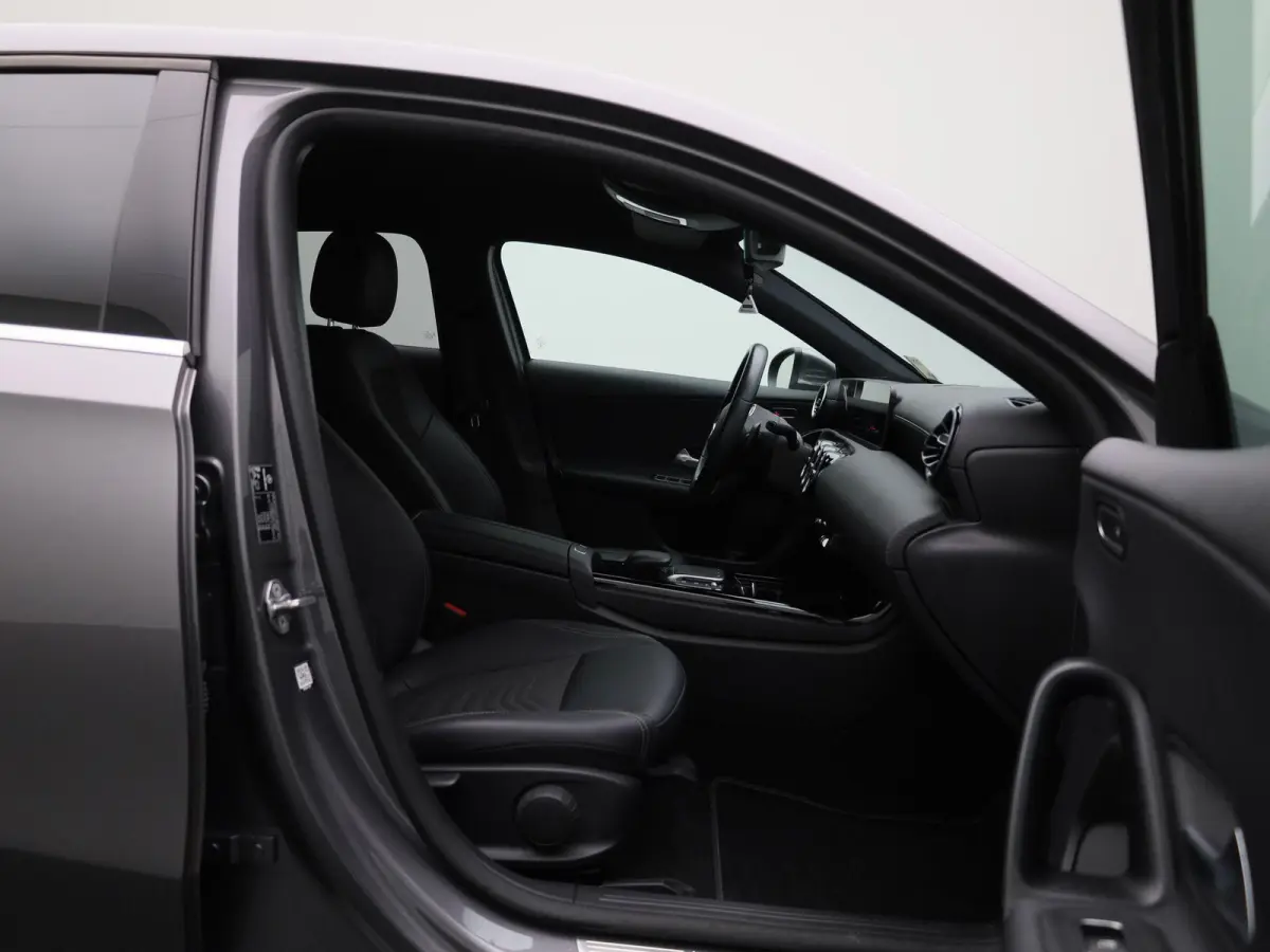 180 Business Solution | Automaat | Navigatie | Achteruitrijcamera | Stoelverwarming | Wide Screen Virtual Cockpit | Cruise Control | Climate Control | Parkeersensoren | Bluetooth | LED | Led