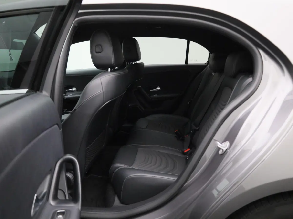 180 Business Solution | Automaat | Navigatie | Achteruitrijcamera | Stoelverwarming | Wide Screen Virtual Cockpit | Cruise Control | Climate Control | Parkeersensoren | Bluetooth | LED | Led