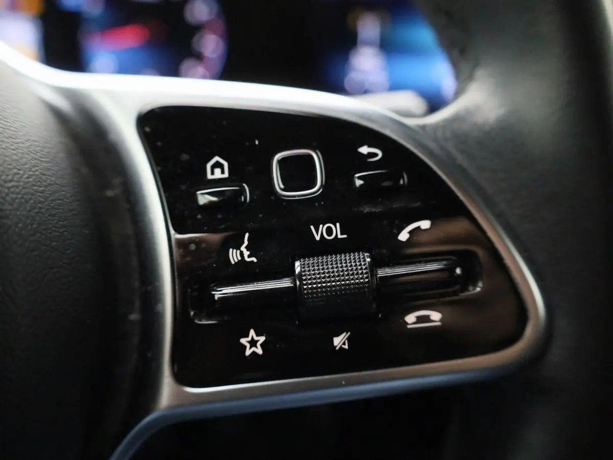 180 Business Solution | Automaat | Navigatie | Achteruitrijcamera | Stoelverwarming | Wide Screen Virtual Cockpit | Cruise Control | Climate Control | Parkeersensoren | Bluetooth | LED | Led