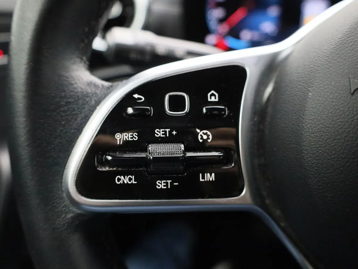 180 Business Solution | Automaat | Navigatie | Achteruitrijcamera | Stoelverwarming | Wide Screen Virtual Cockpit | Cruise Control | Climate Control | Parkeersensoren | Bluetooth | LED | Led
