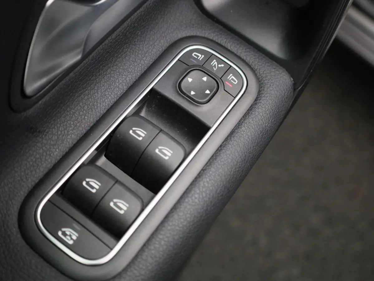 180 Business Solution | Automaat | Navigatie | Achteruitrijcamera | Stoelverwarming | Wide Screen Virtual Cockpit | Cruise Control | Climate Control | Parkeersensoren | Bluetooth | LED | Led