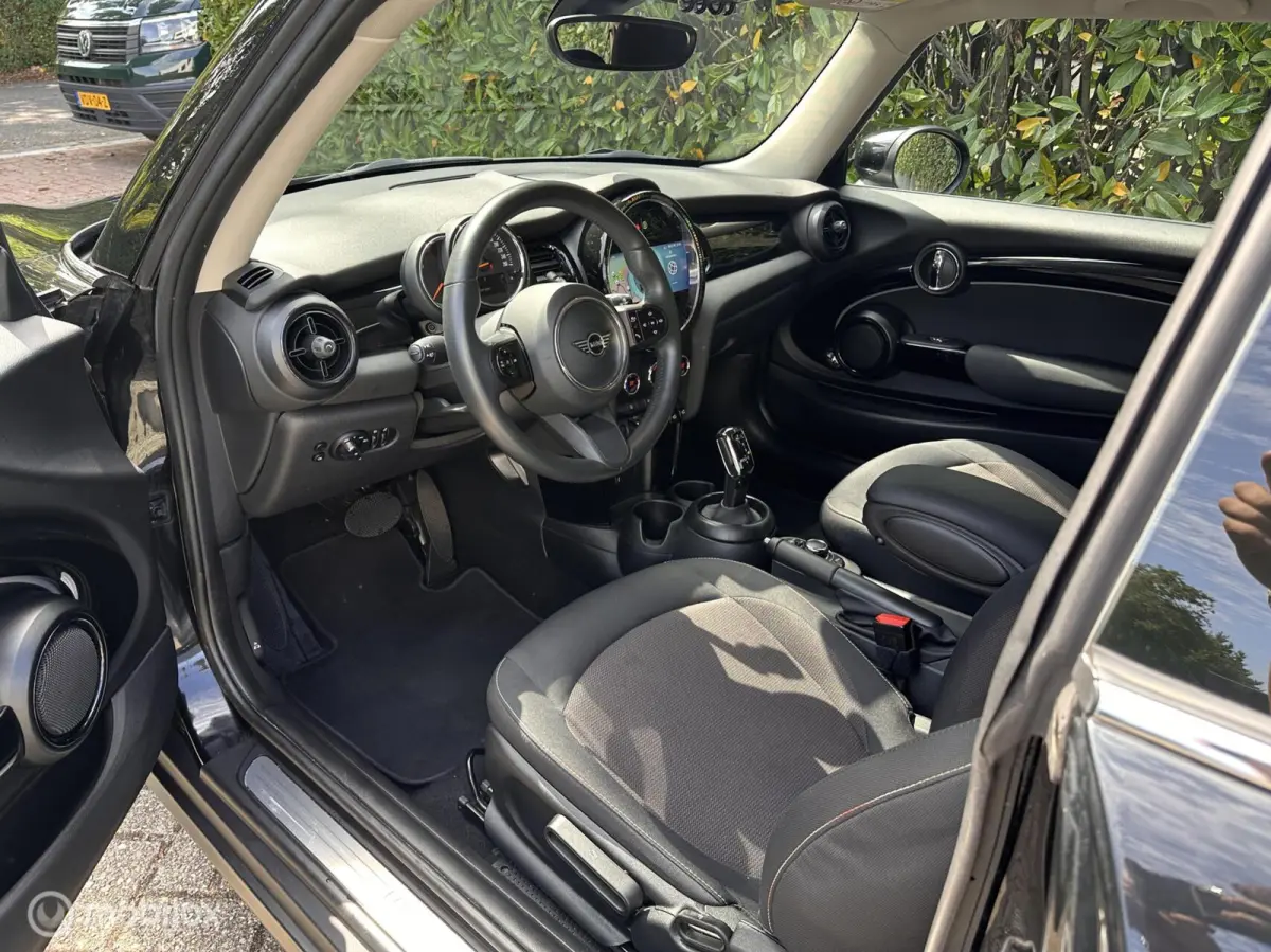 1.5 Cooper Essential automaat 2023