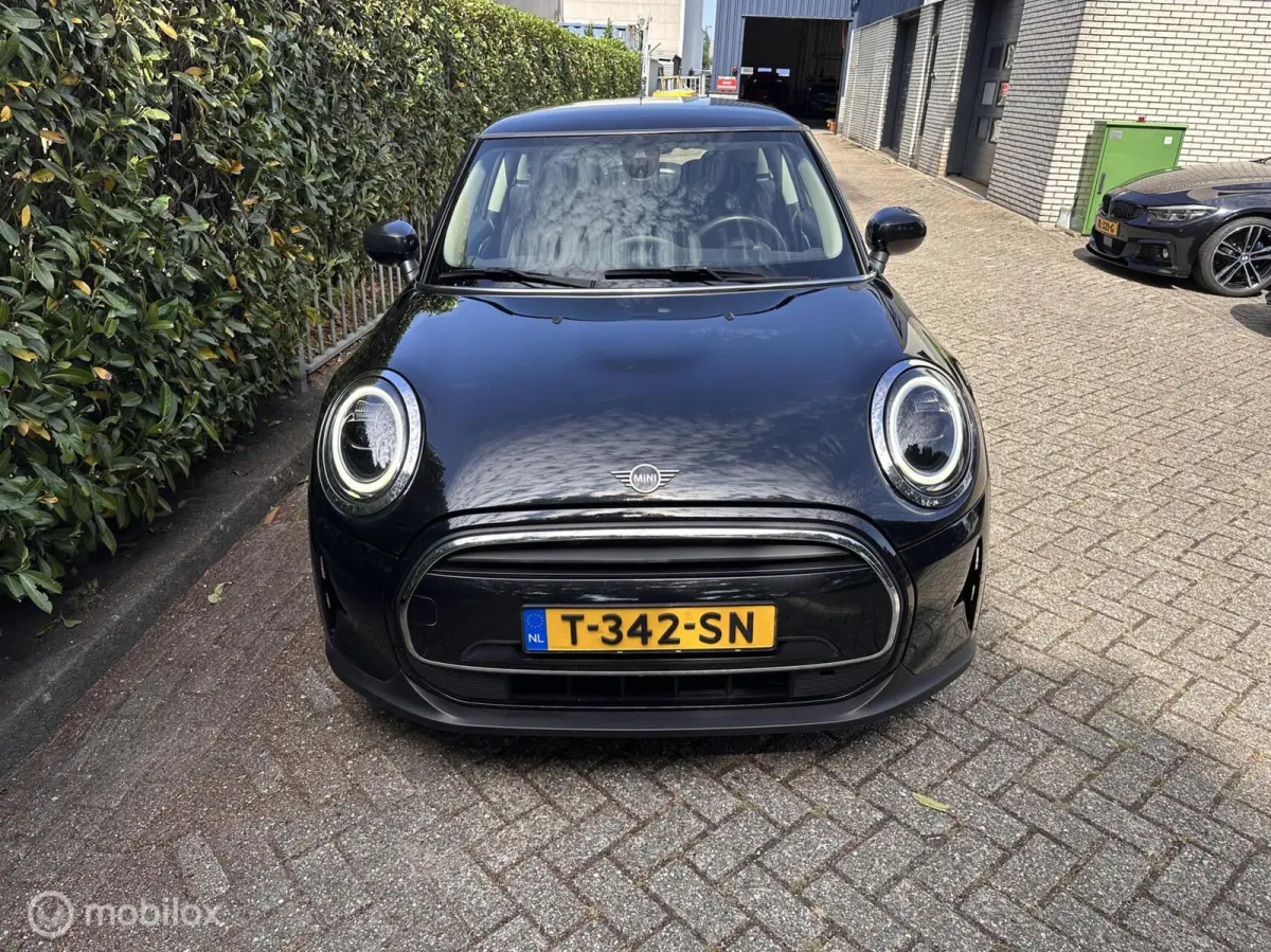 1.5 Cooper Essential automaat 2023
