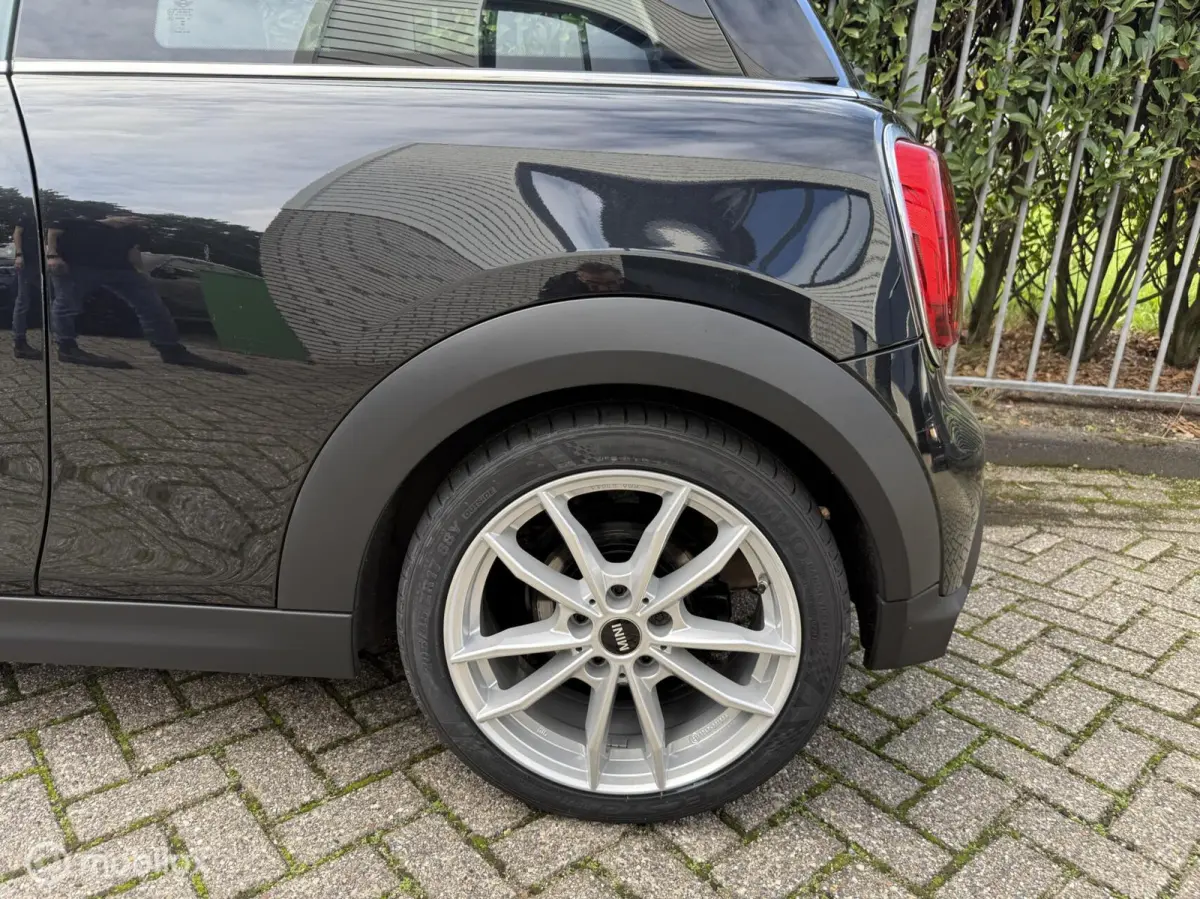 1.5 Cooper Essential automaat 2023