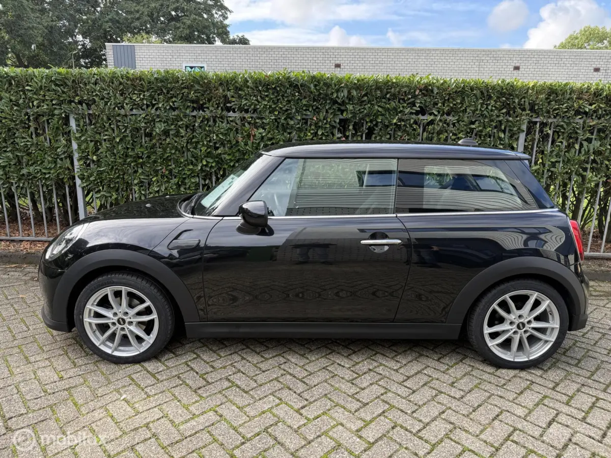 1.5 Cooper Essential automaat 2023