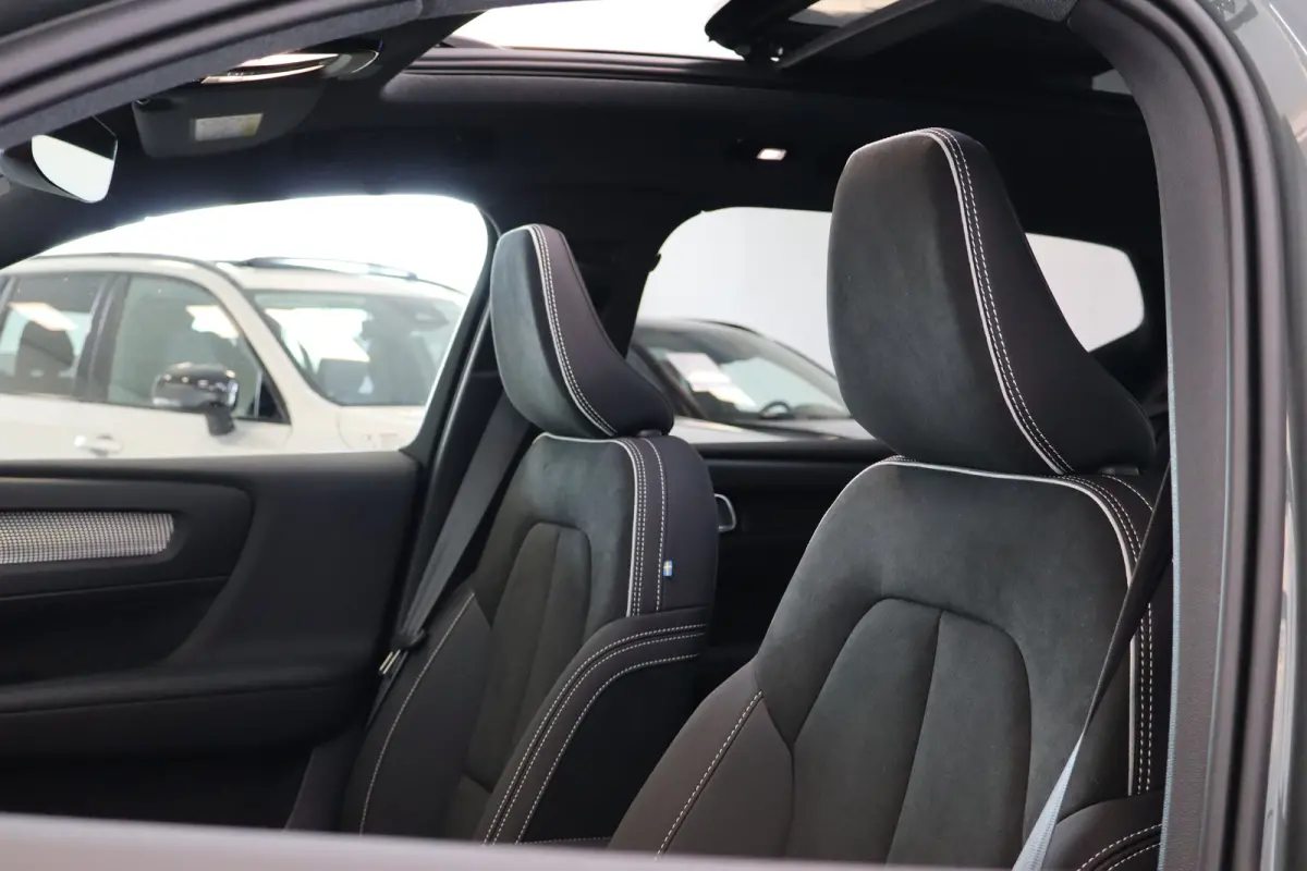 Extended Range 252PK Ultra Europa 82 kWh | Achterbank verwarmd | Apple Carplay/Android Auto|telefoonintegratie premium | Draadloze telefoonlader