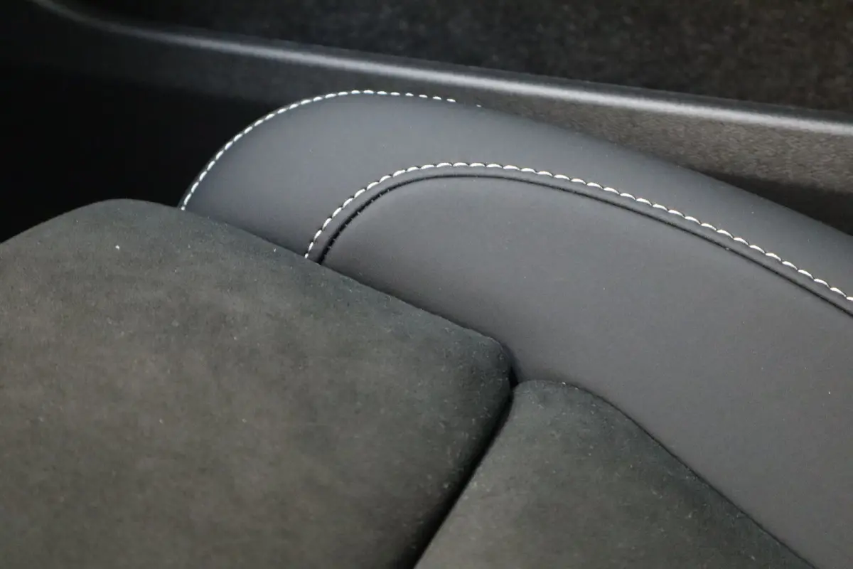 Extended Range 252PK Ultra Europa 82 kWh | Achterbank verwarmd | Apple Carplay/Android Auto|telefoonintegratie premium | Draadloze telefoonlader