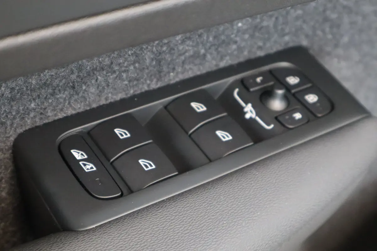 Extended Range 252PK Ultra Europa 82 kWh | Achterbank verwarmd | Apple Carplay/Android Auto|telefoonintegratie premium | Draadloze telefoonlader