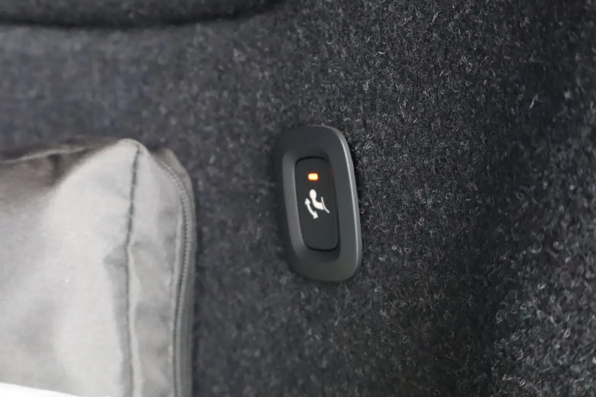 Extended Range 252PK Ultra Europa 82 kWh | Achterbank verwarmd | Apple Carplay/Android Auto|telefoonintegratie premium | Draadloze telefoonlader