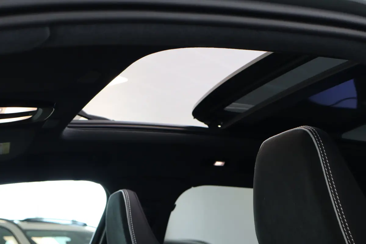 Extended Range 252PK Ultra Europa 82 kWh | Achterbank verwarmd | Apple Carplay/Android Auto|telefoonintegratie premium | Draadloze telefoonlader