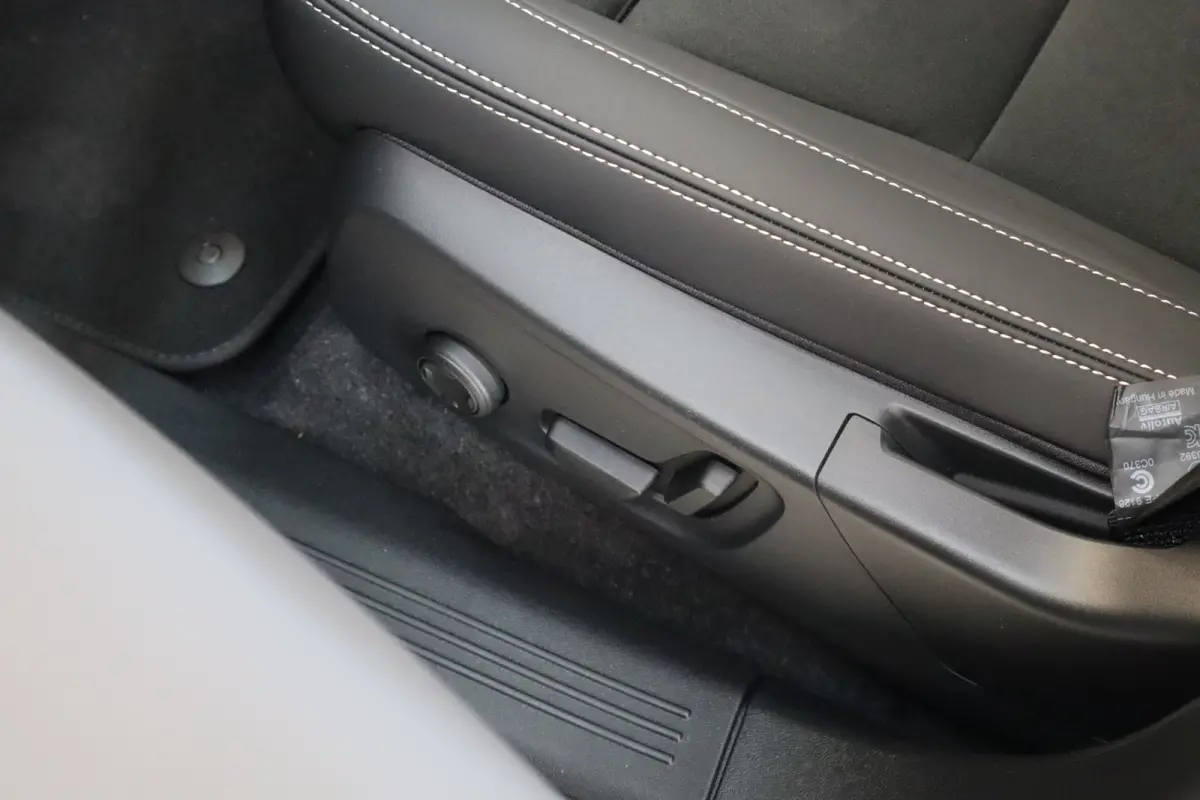 Extended Range 252PK Ultra Europa 82 kWh | Achterbank verwarmd | Apple Carplay/Android Auto|telefoonintegratie premium | Draadloze telefoonlader