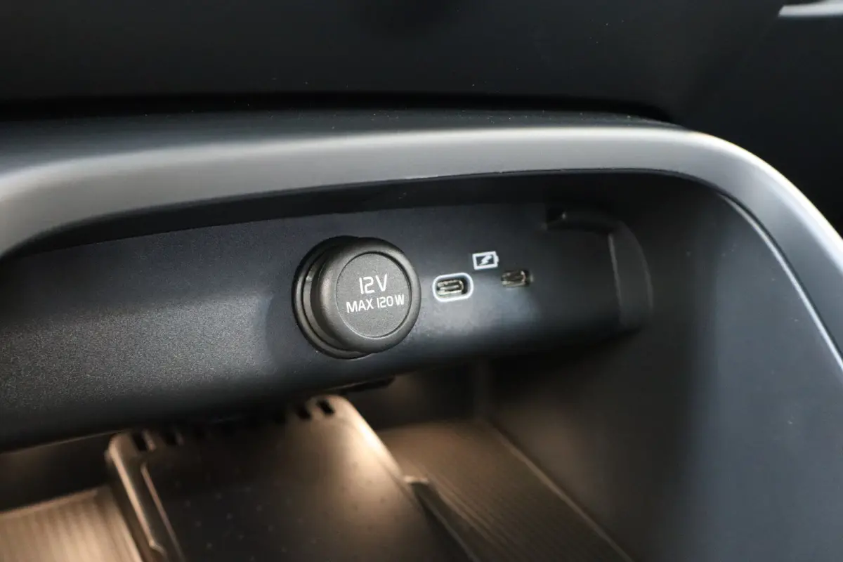 Extended Range 252PK Ultra Europa 82 kWh | Achterbank verwarmd | Apple Carplay/Android Auto|telefoonintegratie premium | Draadloze telefoonlader