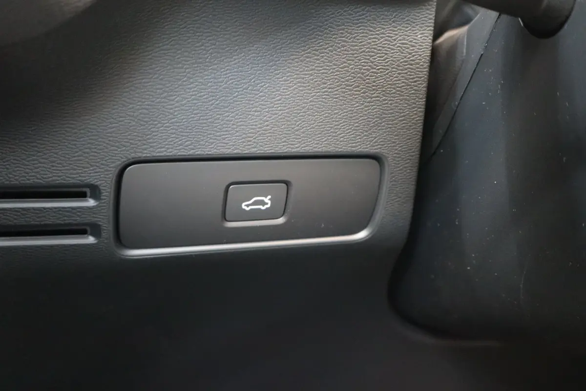 Extended Range 252PK Ultra Europa 82 kWh | Achterbank verwarmd | Apple Carplay/Android Auto|telefoonintegratie premium | Draadloze telefoonlader