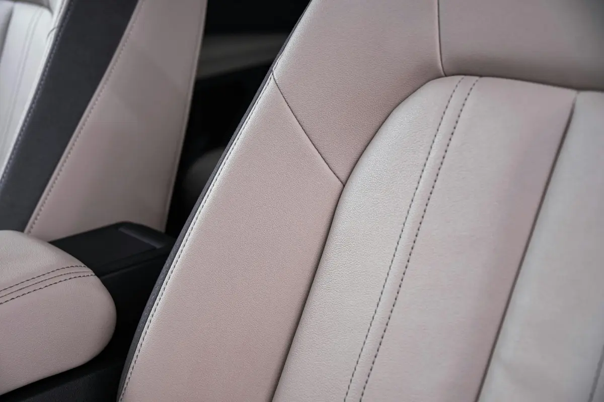 40 Advanced edition 77 kWh Panoramadak - Comfortpakket plus - Assistentiepakket plus - Veiligheidspakket plus - Sonos premium soundsystem - Stoelverwarming voorin - Lane departure warning -