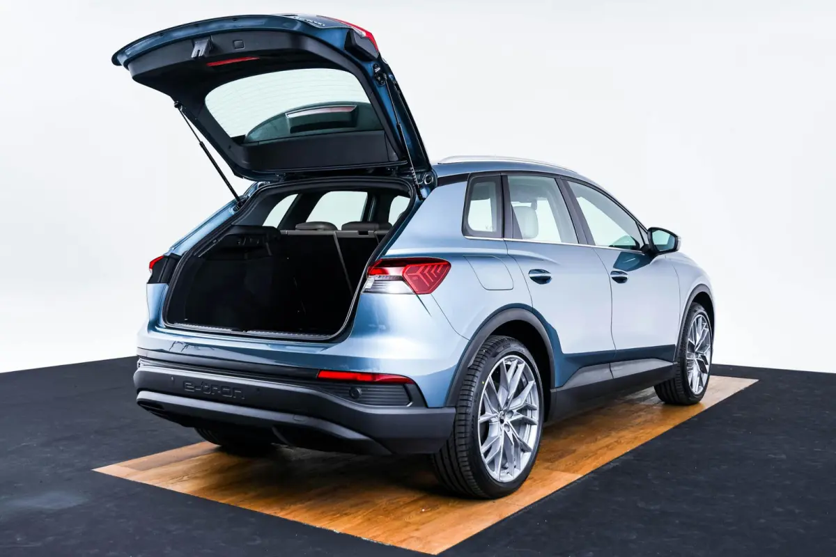40 Advanced edition 77 kWh Panoramadak - Comfortpakket plus - Assistentiepakket plus - Veiligheidspakket plus - Sonos premium soundsystem - Stoelverwarming voorin - Lane departure warning -