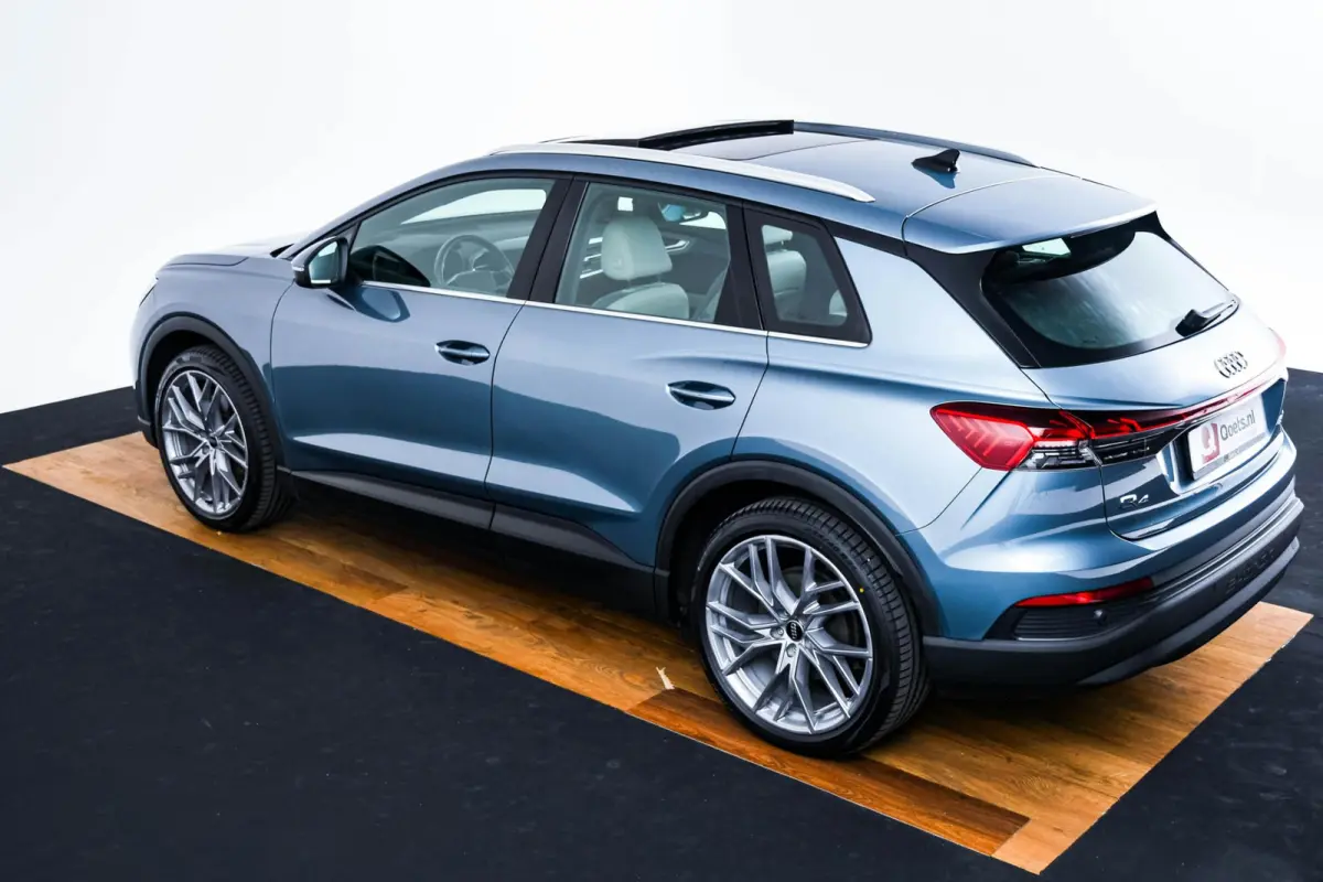 40 Advanced edition 77 kWh Panoramadak - Comfortpakket plus - Assistentiepakket plus - Veiligheidspakket plus - Sonos premium soundsystem - Stoelverwarming voorin - Lane departure warning -