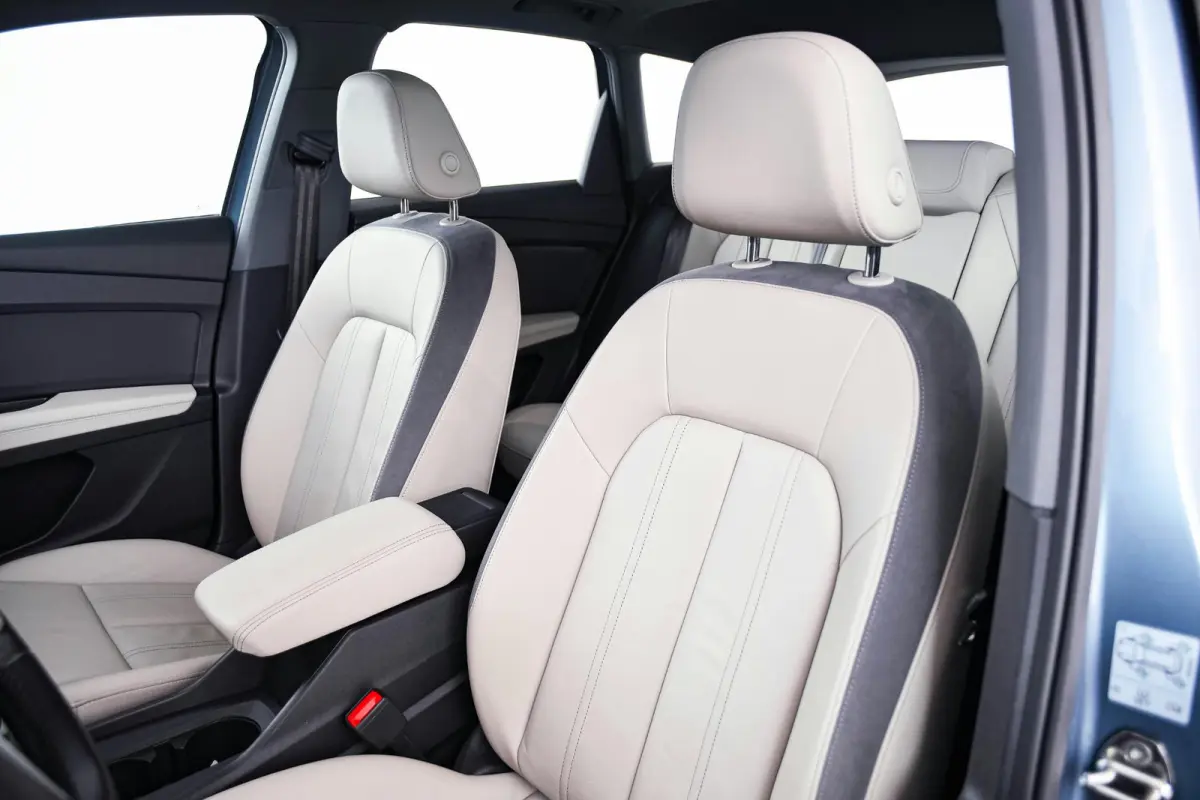 40 Advanced edition 77 kWh Panoramadak - Comfortpakket plus - Assistentiepakket plus - Veiligheidspakket plus - Sonos premium soundsystem - Stoelverwarming voorin - Lane departure warning -