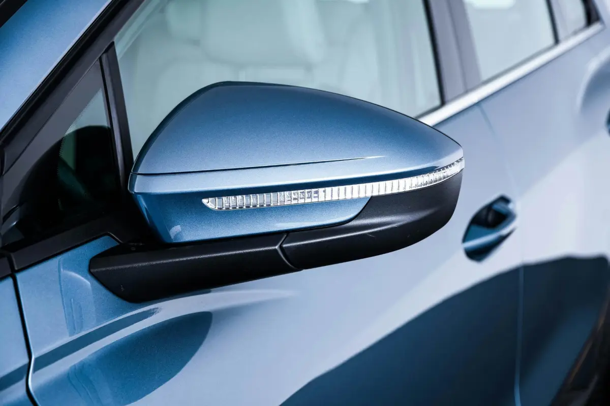 40 Advanced edition 77 kWh Panoramadak - Comfortpakket plus - Assistentiepakket plus - Veiligheidspakket plus - Sonos premium soundsystem - Stoelverwarming voorin - Lane departure warning -