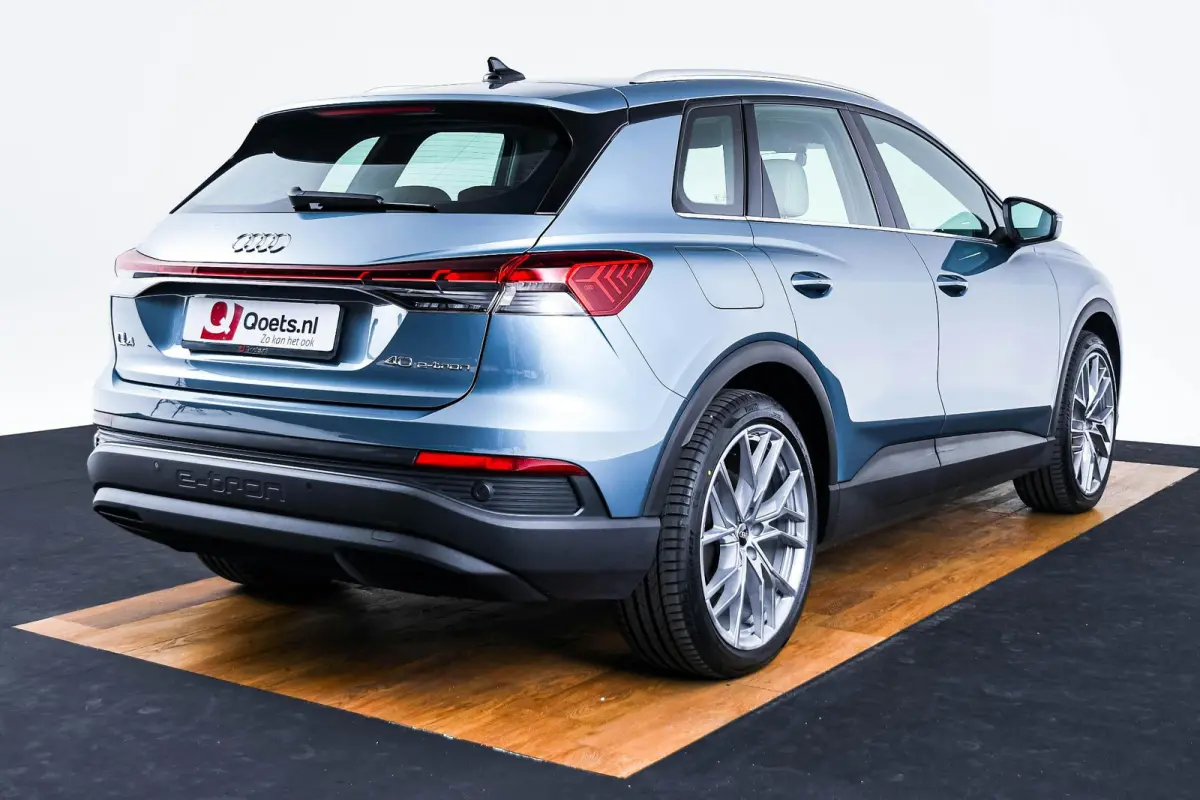 40 Advanced edition 77 kWh Panoramadak - Comfortpakket plus - Assistentiepakket plus - Veiligheidspakket plus - Sonos premium soundsystem - Stoelverwarming voorin - Lane departure warning -