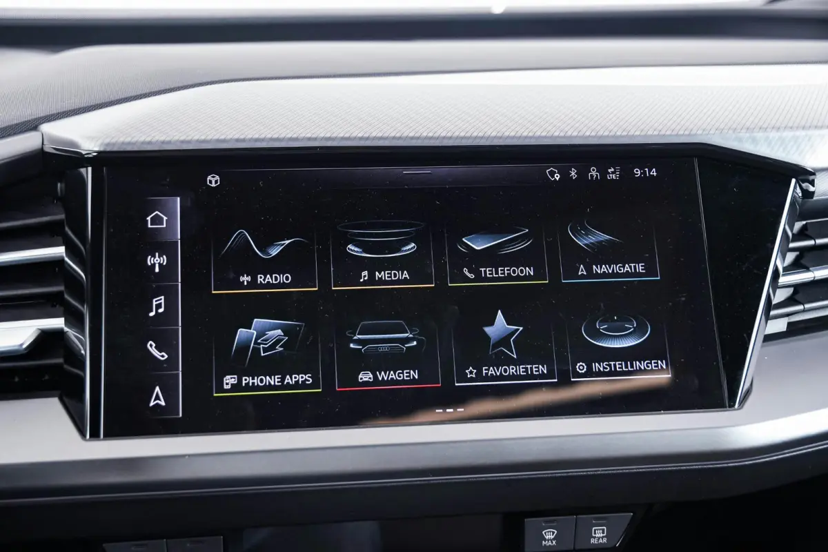 40 Advanced edition 77 kWh Panoramadak - Comfortpakket plus - Assistentiepakket plus - Veiligheidspakket plus - Sonos premium soundsystem - Stoelverwarming voorin - Lane departure warning -