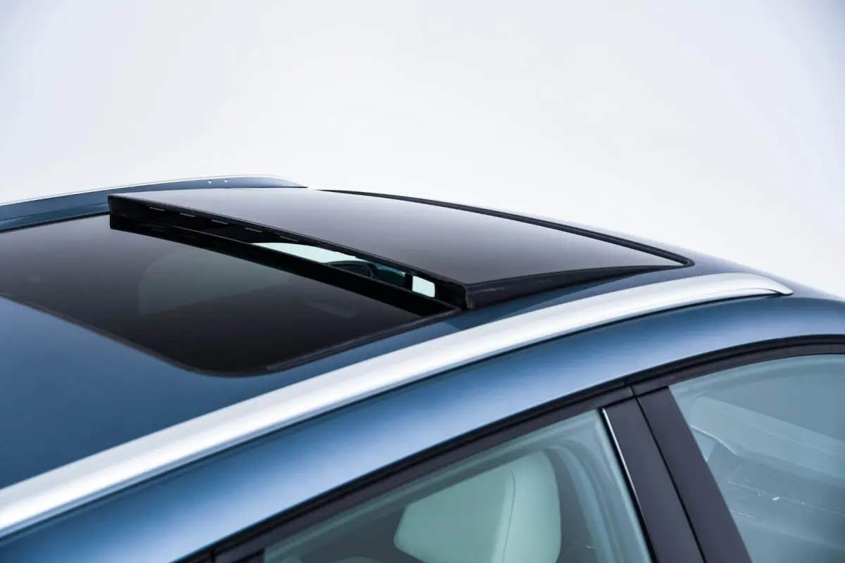 40 Advanced edition 77 kWh Panoramadak - Comfortpakket plus - Assistentiepakket plus - Veiligheidspakket plus - Sonos premium soundsystem - Stoelverwarming voorin - Lane departure warning -