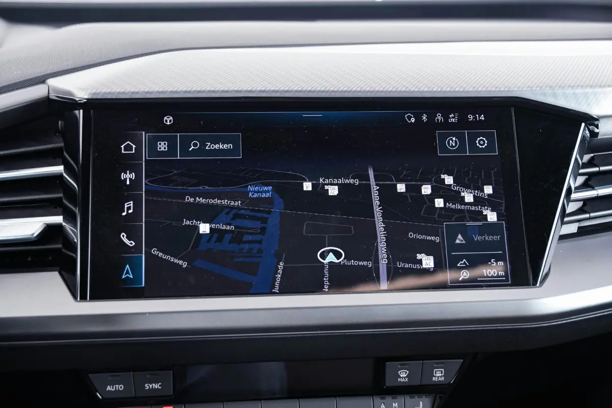 40 Advanced edition 77 kWh Panoramadak - Comfortpakket plus - Assistentiepakket plus - Veiligheidspakket plus - Sonos premium soundsystem - Stoelverwarming voorin - Lane departure warning -