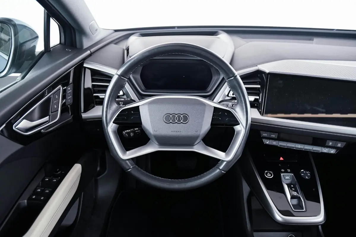 40 Advanced edition 77 kWh Panoramadak - Comfortpakket plus - Assistentiepakket plus - Veiligheidspakket plus - Sonos premium soundsystem - Stoelverwarming voorin - Lane departure warning -
