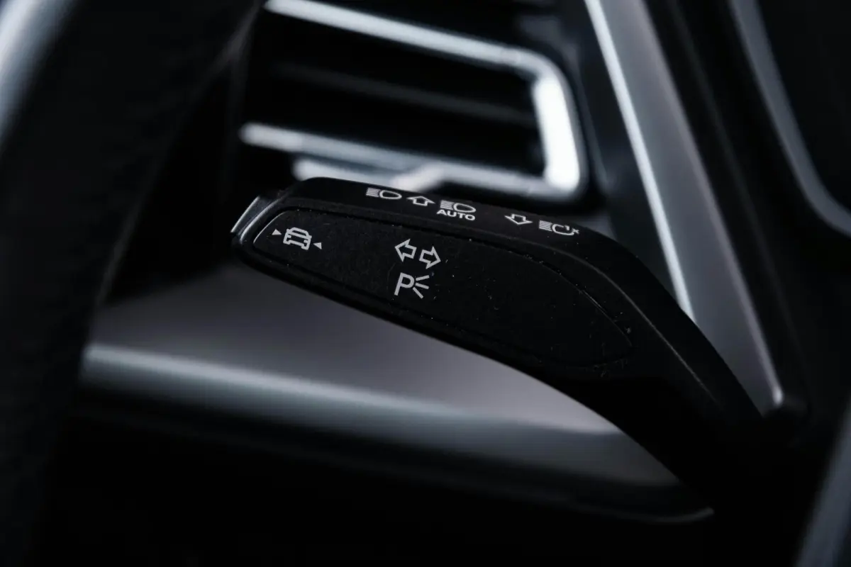 40 Advanced edition 77 kWh Panoramadak - Comfortpakket plus - Assistentiepakket plus - Veiligheidspakket plus - Sonos premium soundsystem - Stoelverwarming voorin - Lane departure warning -