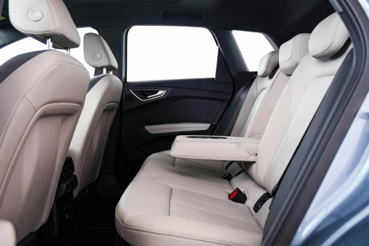 40 Advanced edition 77 kWh Panoramadak - Comfortpakket plus - Assistentiepakket plus - Veiligheidspakket plus - Sonos premium soundsystem - Stoelverwarming voorin - Lane departure warning -