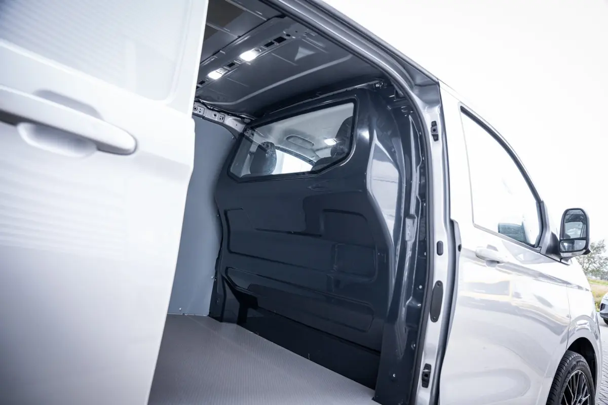 2.5 e-Hybrid | IQ-Light | Trekhaak | 4-Seizoenen Banden | Achterdeuren