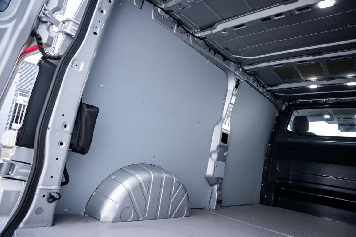 2.5 e-Hybrid | IQ-Light | Trekhaak | 4-Seizoenen Banden | Achterdeuren