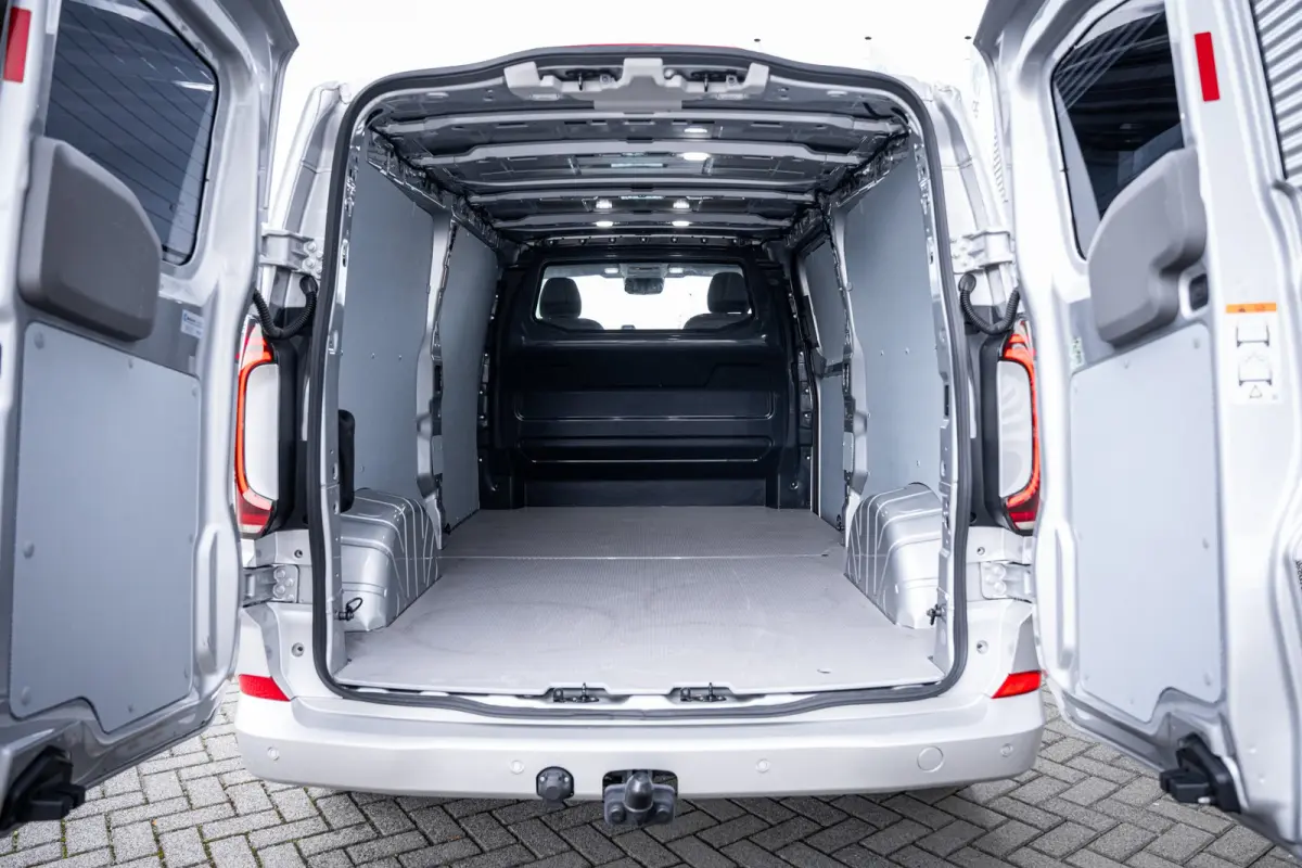 2.5 e-Hybrid | IQ-Light | Trekhaak | 4-Seizoenen Banden | Achterdeuren