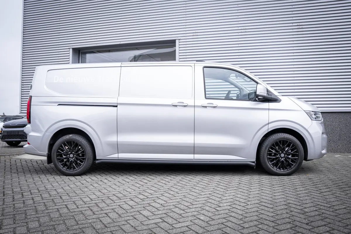 2.5 e-Hybrid | IQ-Light | Trekhaak | 4-Seizoenen Banden | Achterdeuren