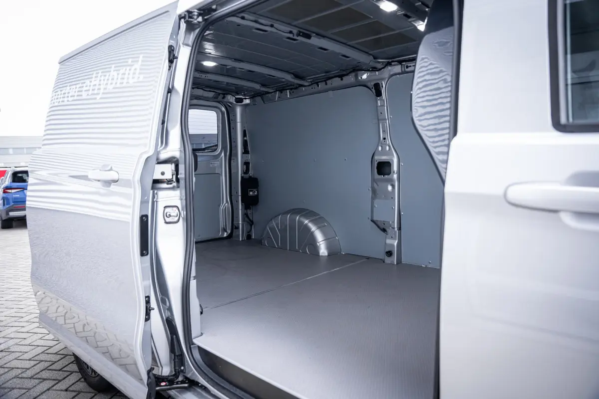 2.5 e-Hybrid | IQ-Light | Trekhaak | 4-Seizoenen Banden | Achterdeuren