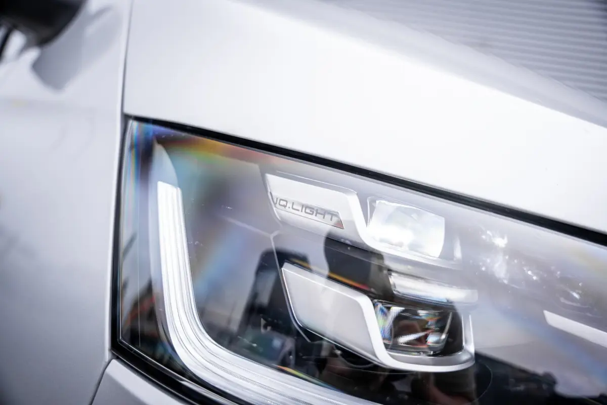 2.5 e-Hybrid | IQ-Light | Trekhaak | 4-Seizoenen Banden | Achterdeuren