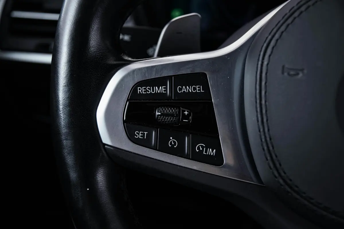 xDrive30e M Sport - Stoelverwarming voor/achter - Comfort Access - Parking Assistant Plus - HiFi System - Getinte Ruiten - Ambiance verlichting - Stuurwielrand verwarmd -