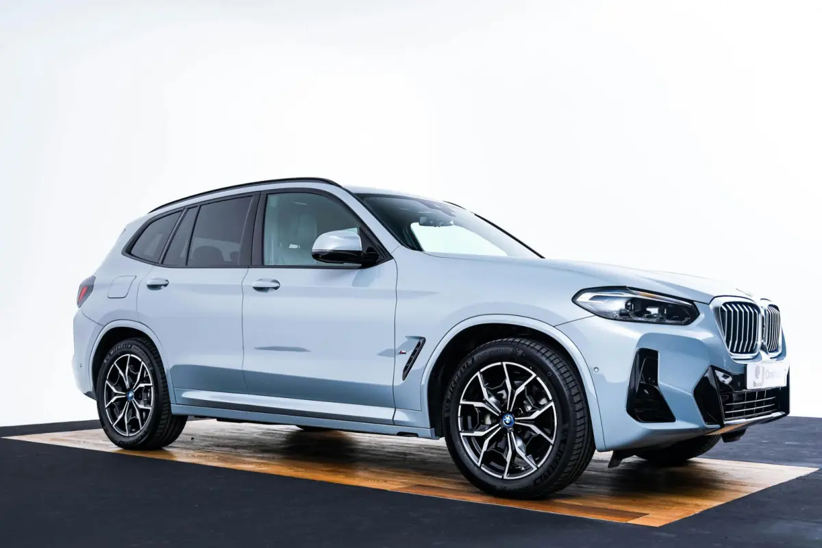 xDrive30e M Sport - Stoelverwarming voor/achter - Comfort Access - Parking Assistant Plus - HiFi System - Getinte Ruiten - Ambiance verlichting - Stuurwielrand verwarmd -