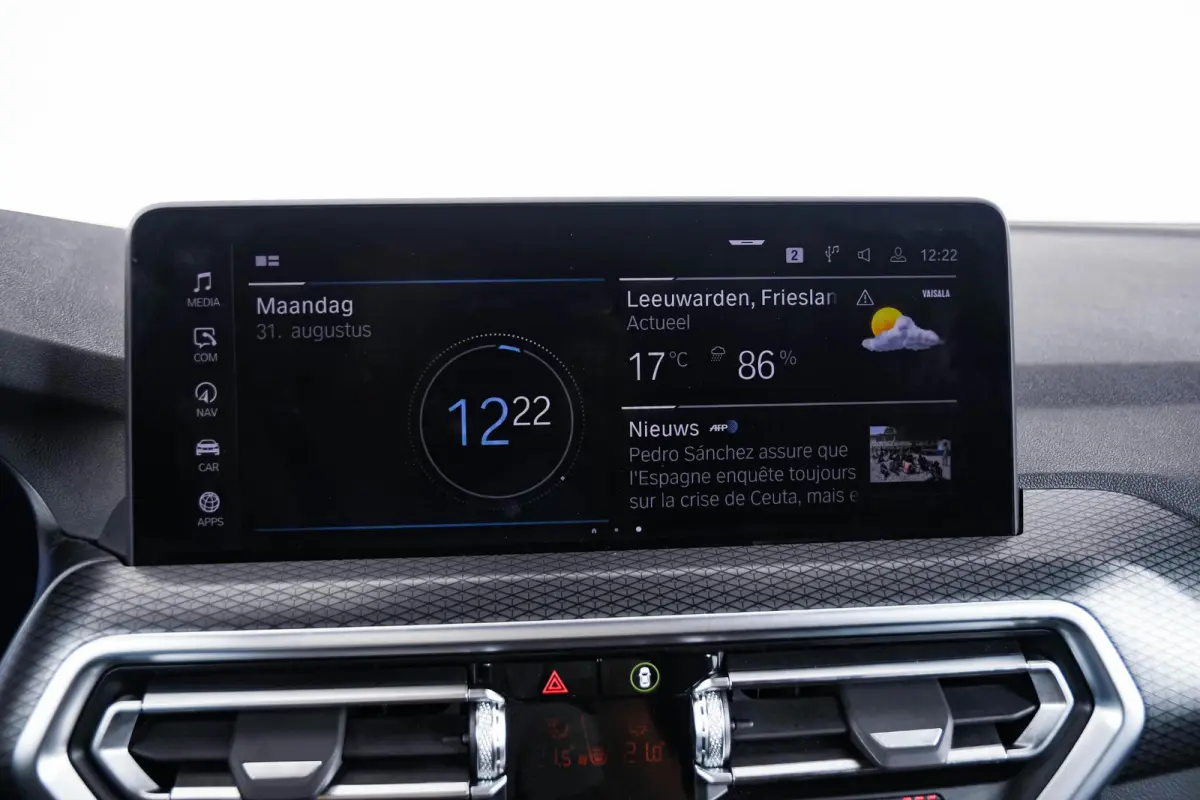 xDrive30e M Sport - Stoelverwarming voor/achter - Comfort Access - Parking Assistant Plus - HiFi System - Getinte Ruiten - Ambiance verlichting - Stuurwielrand verwarmd -