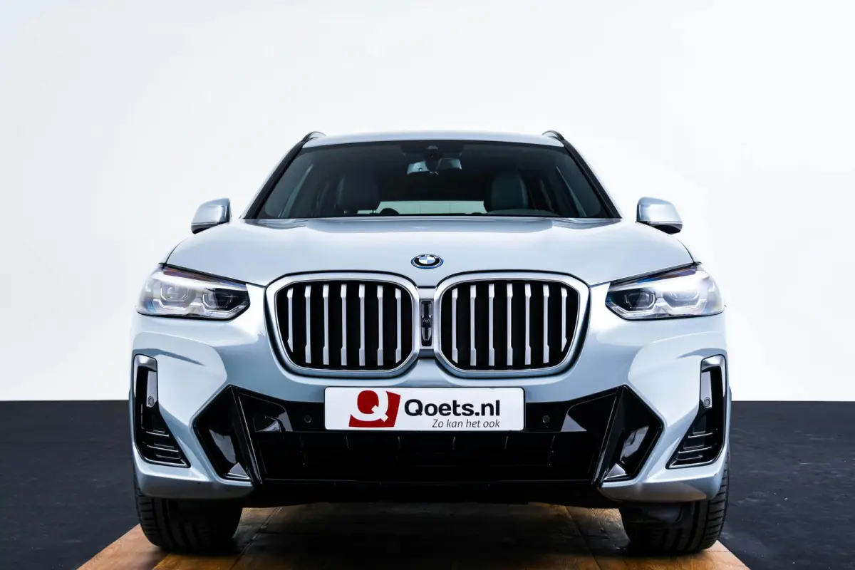 xDrive30e M Sport - Stoelverwarming voor/achter - Comfort Access - Parking Assistant Plus - HiFi System - Getinte Ruiten - Ambiance verlichting - Stuurwielrand verwarmd -