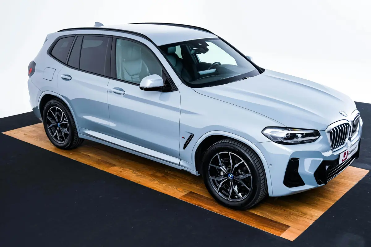 xDrive30e M Sport - Stoelverwarming voor/achter - Comfort Access - Parking Assistant Plus - HiFi System - Getinte Ruiten - Ambiance verlichting - Stuurwielrand verwarmd -