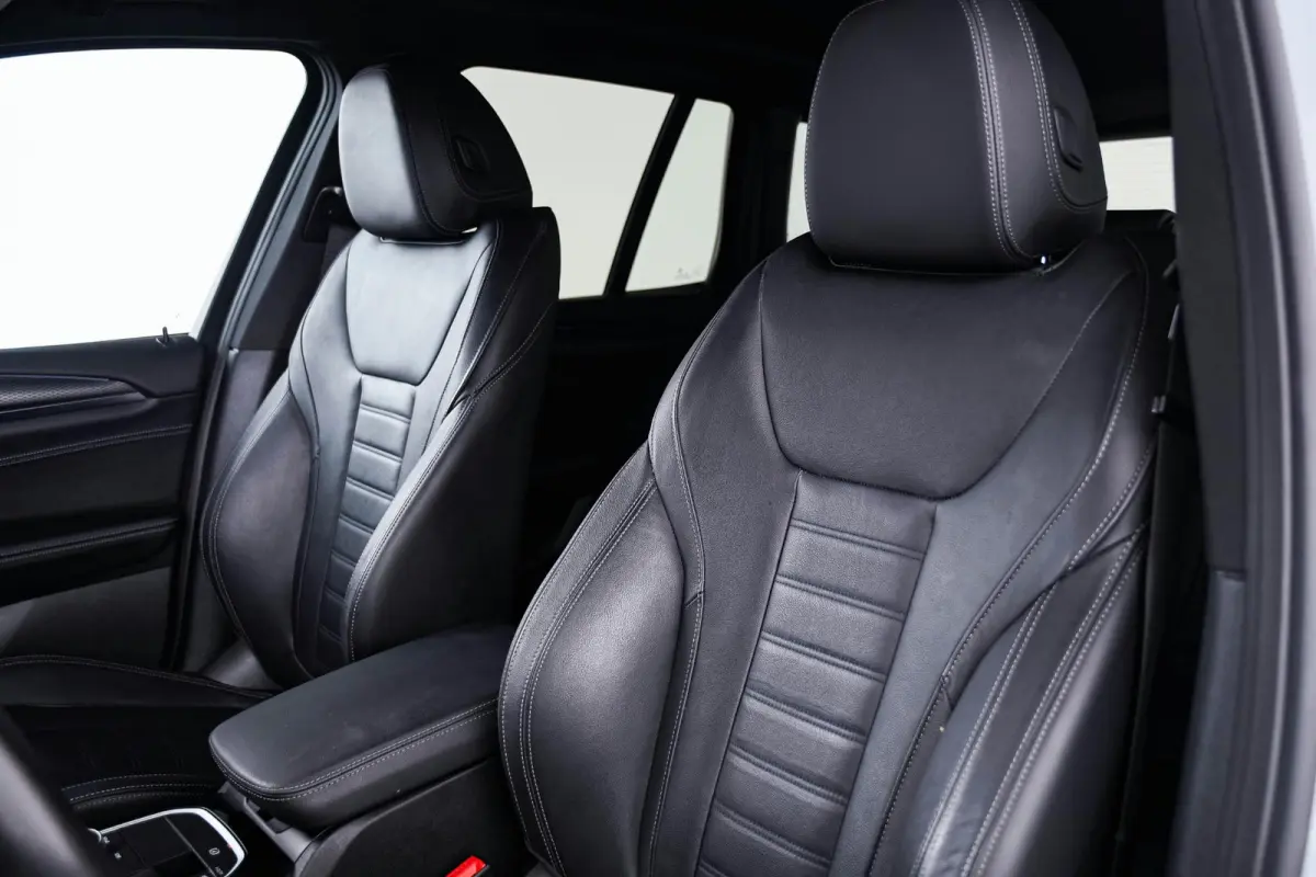 xDrive30e M Sport - Stoelverwarming voor/achter - Comfort Access - Parking Assistant Plus - HiFi System - Getinte Ruiten - Ambiance verlichting - Stuurwielrand verwarmd -